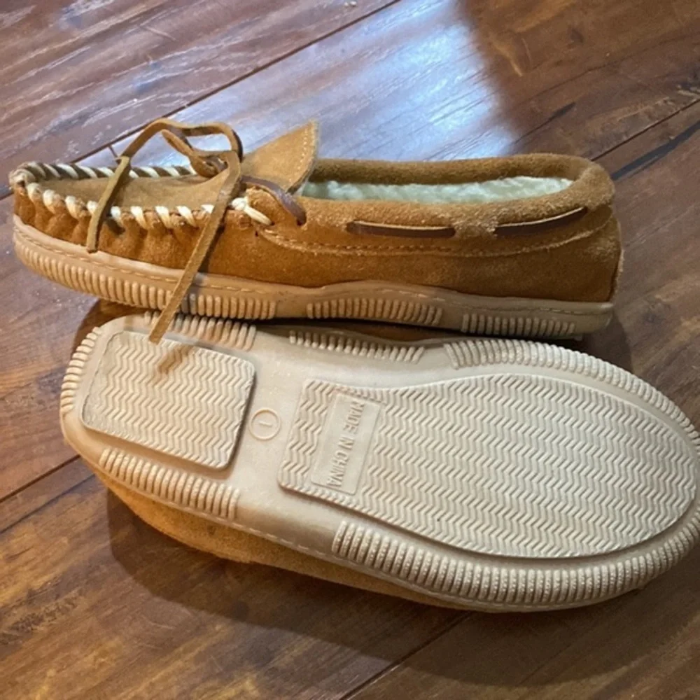 Minnetonka Leather Moccasin Slippers Shoes Tan Lined Girls Size 1